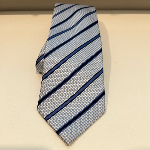 Tie - Picture 1 of 3